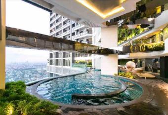 Cozy Studio in Gramercy w/WiFi& Free Pool&Gym has rooms with a private hot tub