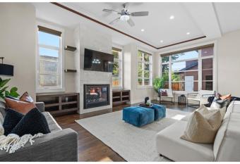 The Brooklyn I Sleeps 15 I Patio & BBQ I Ping Pong has Balcony rooms