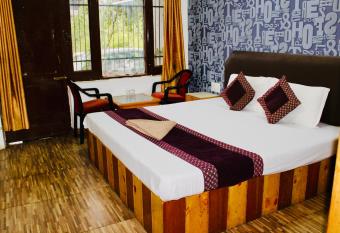 The Solitaire Express has Smoking/Balcony rooms