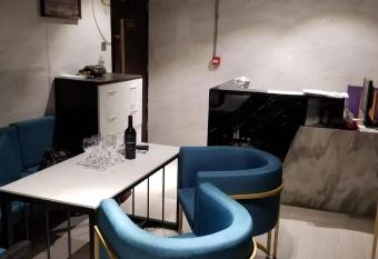 Sleep Cubee Hostel has Balcony rooms