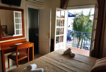 Hostal Marazul has Balcony rooms