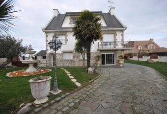 IDEAL ! UN SOUFFLE DE BONHEUR A PLERIN - SUR - MER ( BRETAGNE) allows 18 year olds to book a room