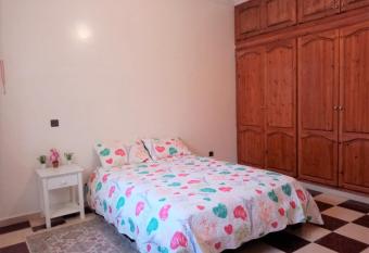 Grand appartement proche de la plage has Balcony rooms