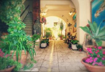 Locanda Scirocco has Balcony rooms