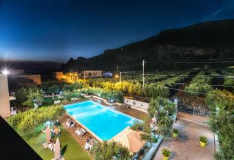 Hotel Achibea has Balcony rooms