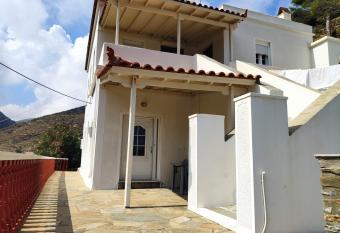 Arxontiko Avli Sigara -- Terrace Villa -- 10 min drive to Andros town has Balcony rooms