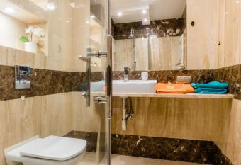 Belweder Diamentowy allows 18 year olds to book a room