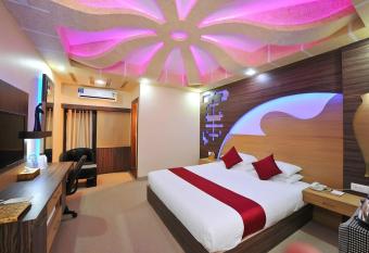 Royal Castle Hotel allows 18 year olds to book a room