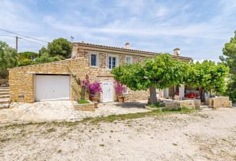 La Campagne Boh  me de Madeleine has Balcony rooms