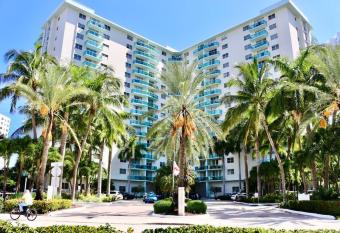 New listing!! Ocean front 2 bedroom apartment !!! has Balcony rooms