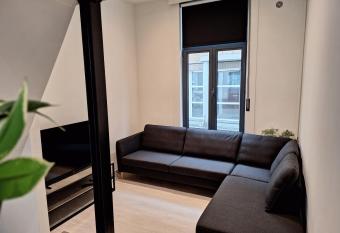 Huis ALNA 2 allows 18 year olds to book a room