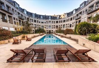 Palacio Alcorta has rooms with a private hot tub