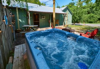 Steps from Downtown Pigeon Forge Parkway + Private Hottub and firepit - Wifi - Firefly Bungalows allows 18 year olds to book a room