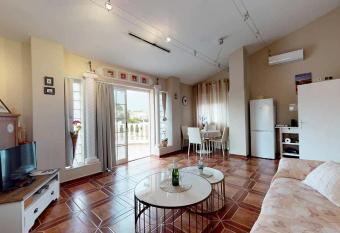 Estudio en la playa con spa opcional allows 18 year olds to book a room