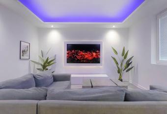 Stunning Luxury Apartment Near Motherwell allows 18 year olds to book a room