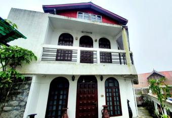 Neo s Bnb - 4 BHK Central Town Duplex has Balcony rooms