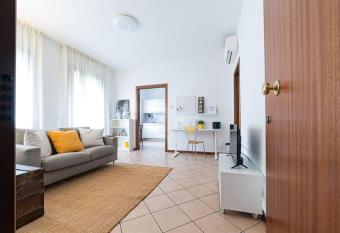 EB28House Appartamento con posto auto compreso has Balcony rooms