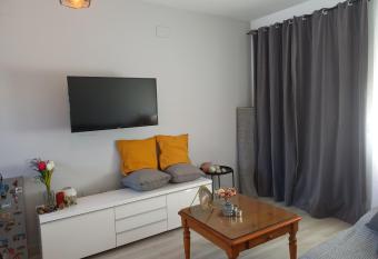 Casa Los Granainos allows 18 year olds to book a room