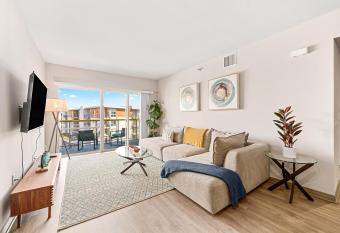 Marina View 2BR Apt, Steps to Beach W GYM, POOL & PARKING has Balcony rooms