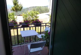 appartamento la pineta 10058-LT-0004 allows 18 year olds to book a room