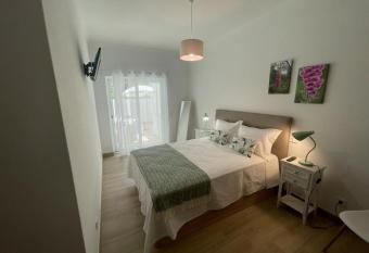 Alojamento S. Gabriel 1 has Balcony rooms