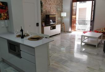 La Peluquer  a!! allows 18 year olds to book a room