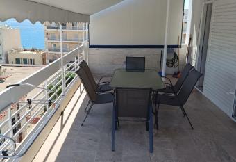 whitehouse loutraki allows 18 year olds to book a room