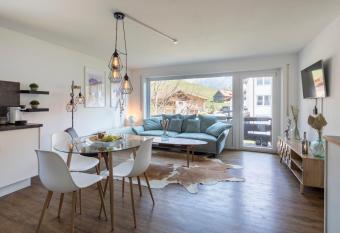 Design Apartment    Alpengl  hen    nahe Breitachklamm allows 18 year olds to book a room