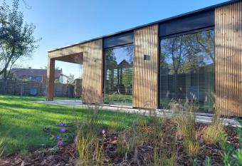 Geniet van alle comfort tussen Ieper en Heuvelland has Balcony rooms