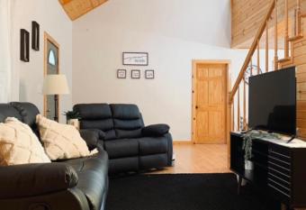 Country Home near Berlin Ohio has Balcony rooms