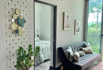 C  modo y elegante apartamento en fabuloso condo! has Balcony rooms