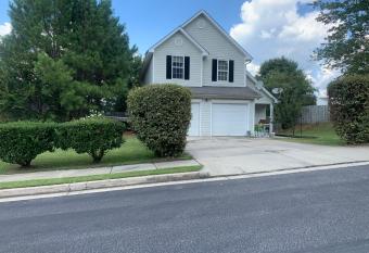 Captivating Home Near Downtown Atl allows 18 year olds to book a room