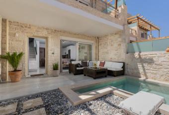 Leon Suite, seafront residence! has Balcony rooms