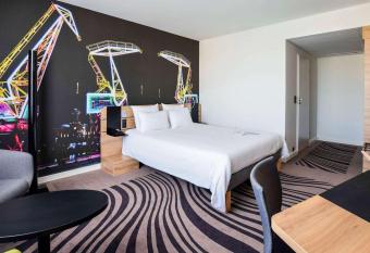 Novotel Szczecin Centrum allows 18 year olds to book a room
