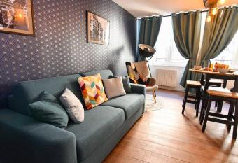 Au Fil du Temps allows 18 year olds to book a room