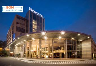 Novotel Warszawa Airport allows 18 year olds to book a room