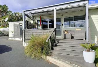 Adorable Beach Unit Stanmore Bay has Balcony rooms