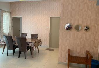 Homestay Teratak Kasih Astana height has Balcony rooms