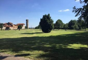 Appartamento vicino ai laghi e Aereoporto di malpensa has Balcony rooms