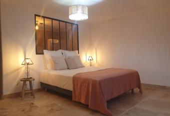 MAS DU RECATI allows 18 year olds to book a room