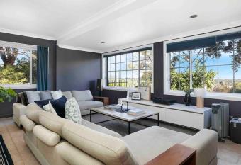 Home On The Hill- Bowral has Balcony rooms