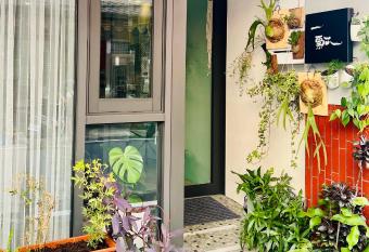 Yi Piao B&B has Balcony rooms