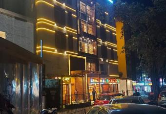 Hotel Manila has Smoking rooms