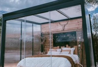 Cabane au style scandinave et son bain nordique allows 18 year olds to book a room