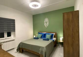 Appartamento nascosto a Citt   Sant Angelo allows 18 year olds to book a room