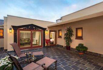 Silver Sand Rooms has Smoking rooms