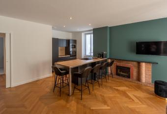 L art d  co : T3    Rodez, 2 Places Parking Priv  , Terrasse has Balcony rooms