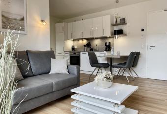 Kellenhusen Tor 6 allows 18 year olds to book a room