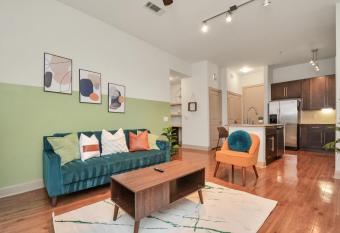 Beautiful Unit Near Med Center w/ Shopping Center has Balcony rooms