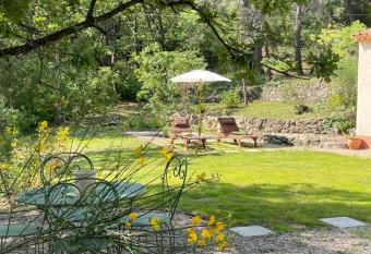 hameau de prebarjaud has Balcony rooms